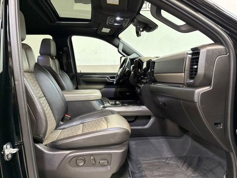 Used 2024 Chevrolet Silverado 2500 ZR2 w/ Technology Package image 57