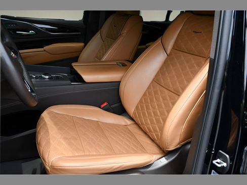 Certified 2024 Cadillac Escalade Sport w/ LPO, ONYX Package AWD/4WD image 14