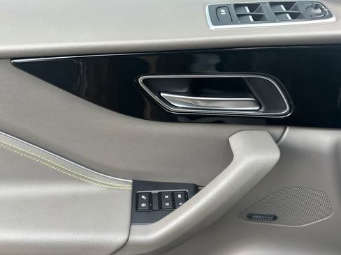 Used 2018 Jaguar F-PACE R-Sport image 12
