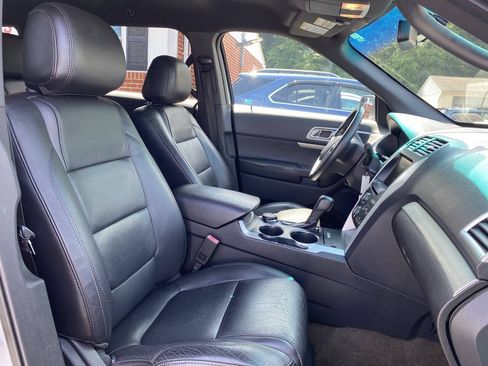 Used 2013 Ford Explorer XLT AWD/4WD image 19