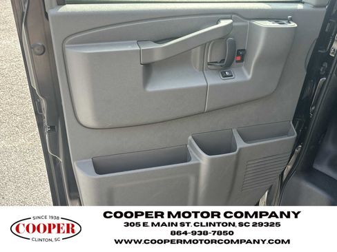 Used 2025 Chevrolet Express 3500 LS RWD image 10