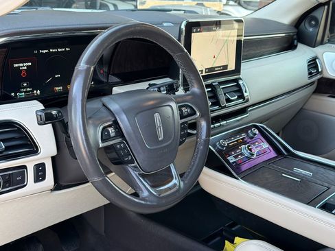 Used 2020 Lincoln Navigator Reserve w/ Luxury Package image 21