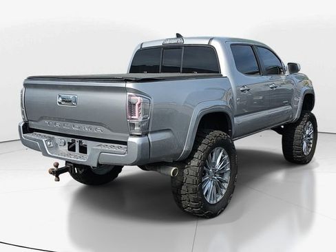 Used 2017 Toyota Tacoma SR5 w/ Tow Package image 3