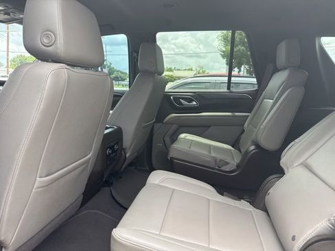 Used 2022 Chevrolet Tahoe Z71 w/ Luxury Package AWD/4WD image 8