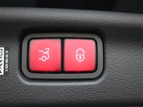 New 2025 Mercedes-Benz C 300 Sedan image 16