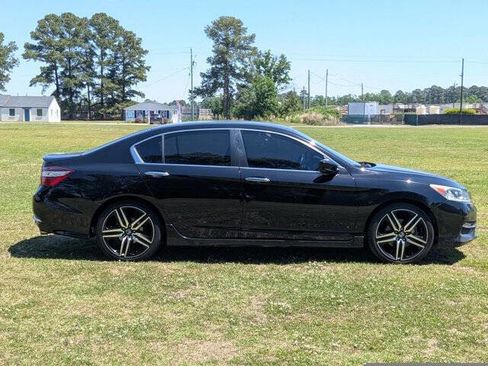 Used 2017 Honda Accord Sport image 2