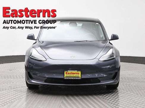Used 2023 Tesla Model 3 Standard Range image 2