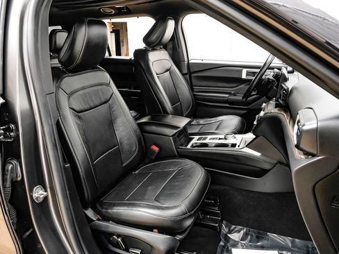 Used 2020 Ford Explorer Limited image 30