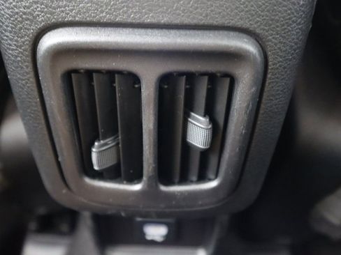 Used 2018 Jeep Compass Latitude image 39