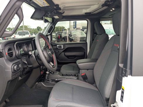 Used 2024 Jeep Wrangler Rubicon w/ Capability Package image 23