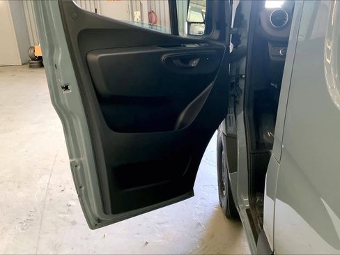 Used 2025 Mercedes-Benz Sprinter 2500 image 15