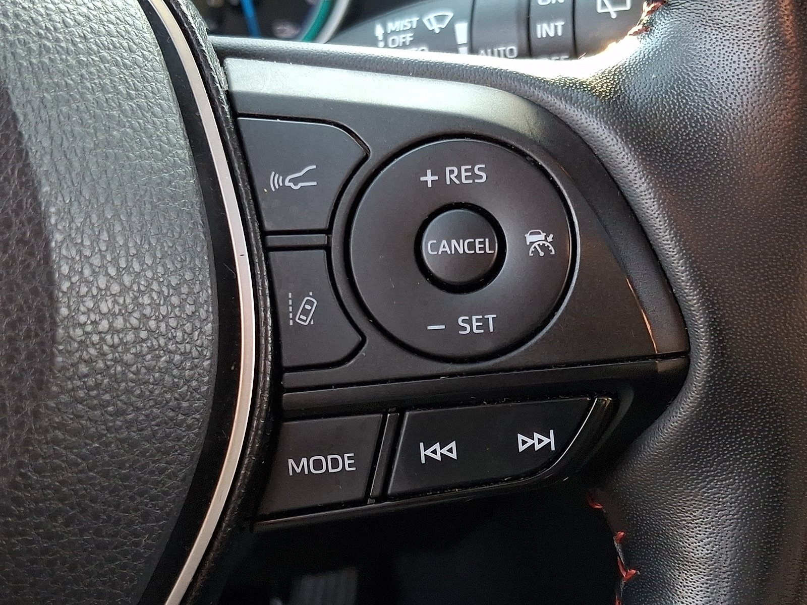 Used 2021 Toyota RAV4 SE w/ Weather & Moonroof Package AWD/4WD image 22