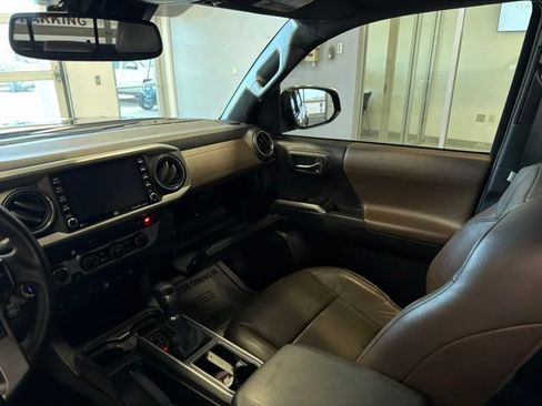 Used 2021 Toyota Tacoma Limited AWD/4WD image 21