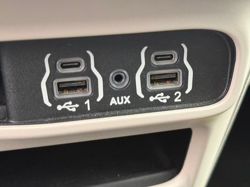 Used 2023 Chrysler Pacifica Touring-L FWD image 32