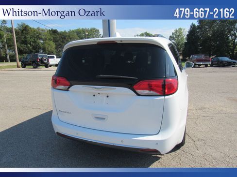 Used 2018 Chrysler Pacifica Touring Plus w/ Tire & Wheel Group image 12