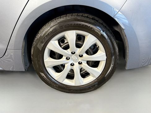 Used 2022 Toyota Corolla LE FWD image 36