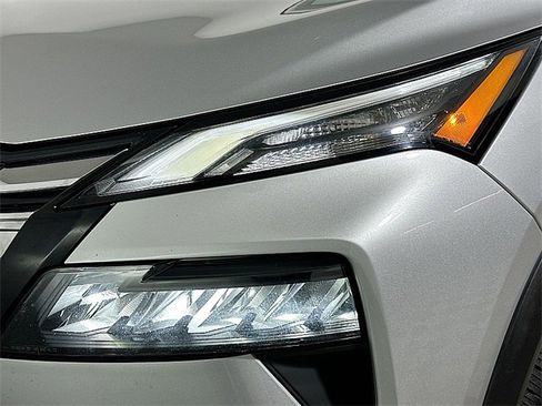 Used 2024 Nissan Rogue S image 30