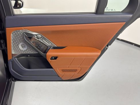 Used 2023 BMW i7 xDrive60 image 62