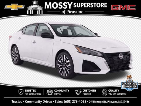 Used 2024 Nissan Altima 2.5 SV FWD image 2