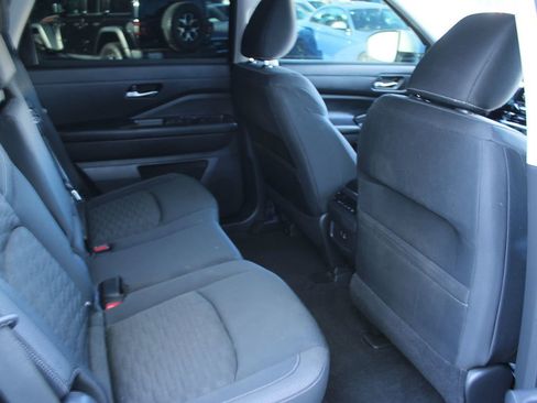 Used 2022 Nissan Pathfinder SV image 17