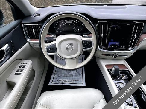 Used 2022 Volvo S60 B5 Momentum w/ Climate Package FWD image 5