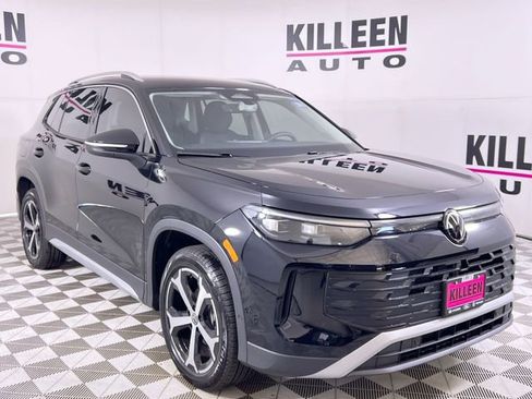 New 2025 Volkswagen Tiguan SE image 9