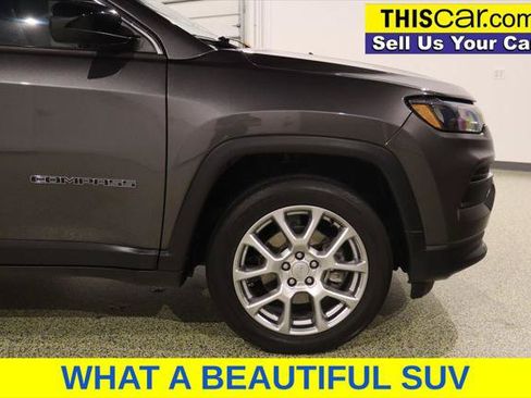 Used 2022 Jeep Compass Latitude AWD/4WD image 11