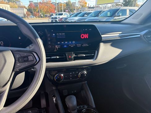 Used 2025 Chevrolet TrailBlazer LT image 18