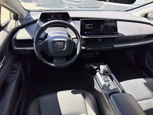 Used 2024 Toyota Prius XLE FWD image 6