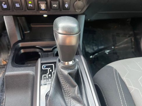 Used 2020 Toyota Tacoma TRD Off-Road w/ Technology Package image 33