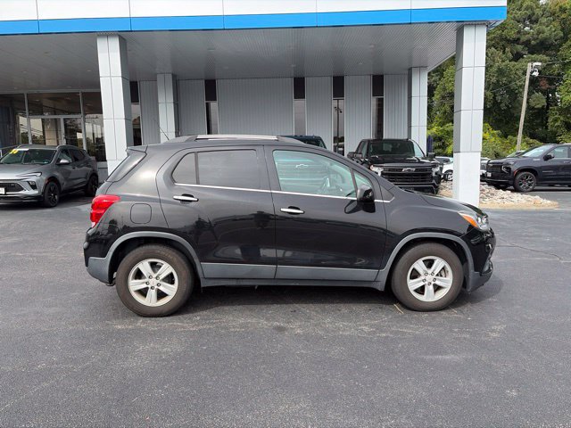 Used 2020 Chevrolet Trax LT w/ LT Convenience Package FWD image 9