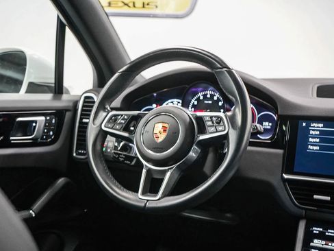 Used 2022 Porsche Cayenne AWD/4WD image 15