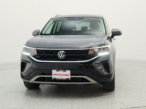 Used 2022 Volkswagen Taos SE FWD image 2