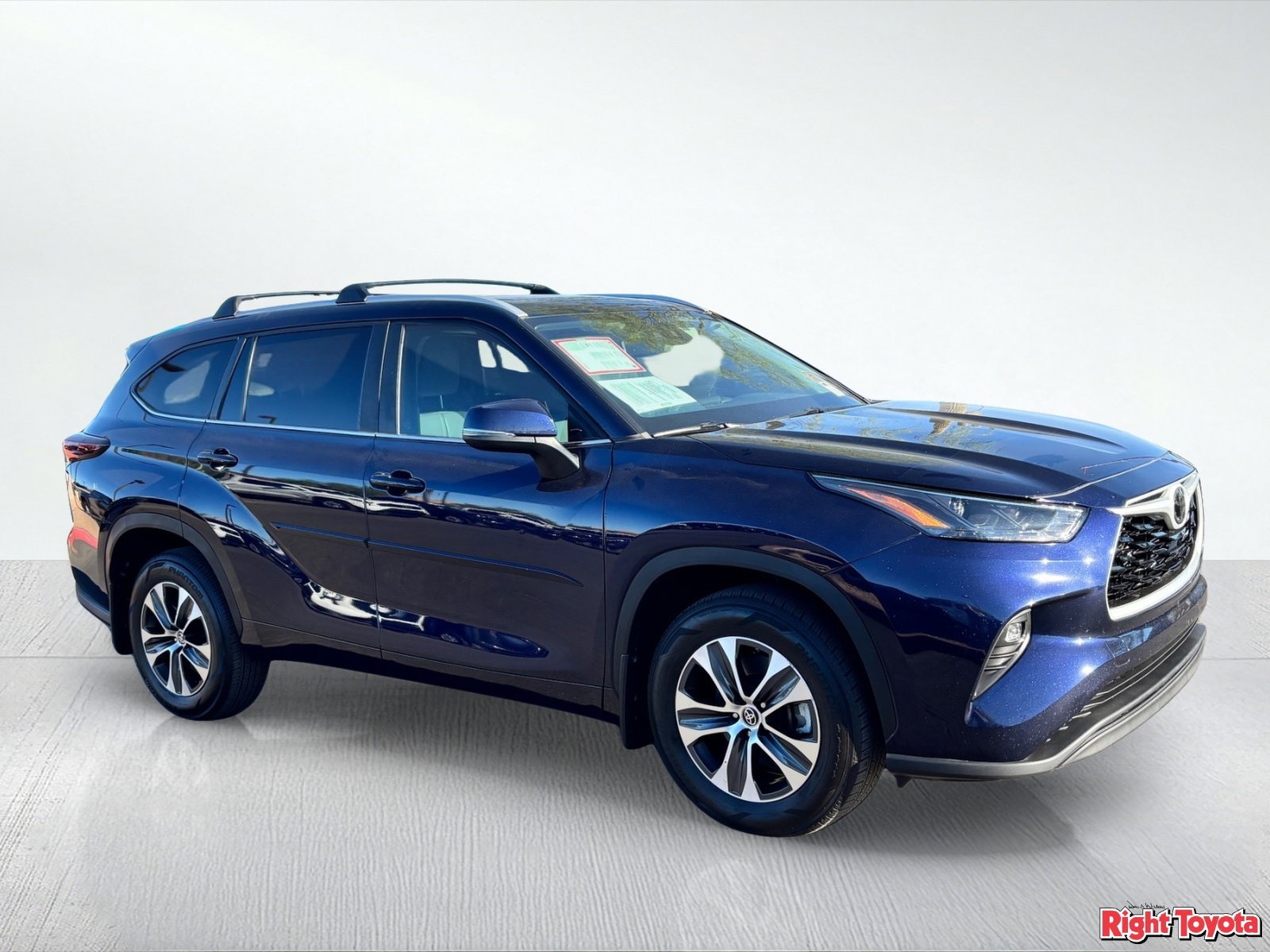 Used 2024 Toyota Highlander XLE AWD/4WD image 9