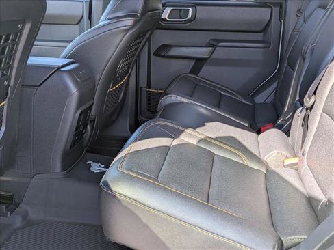 Used 2024 Ford Bronco Badlands image 16