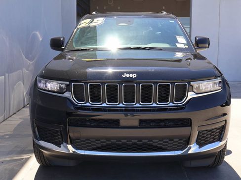 Used 2025 Jeep Grand Cherokee L Laredo RWD image 2