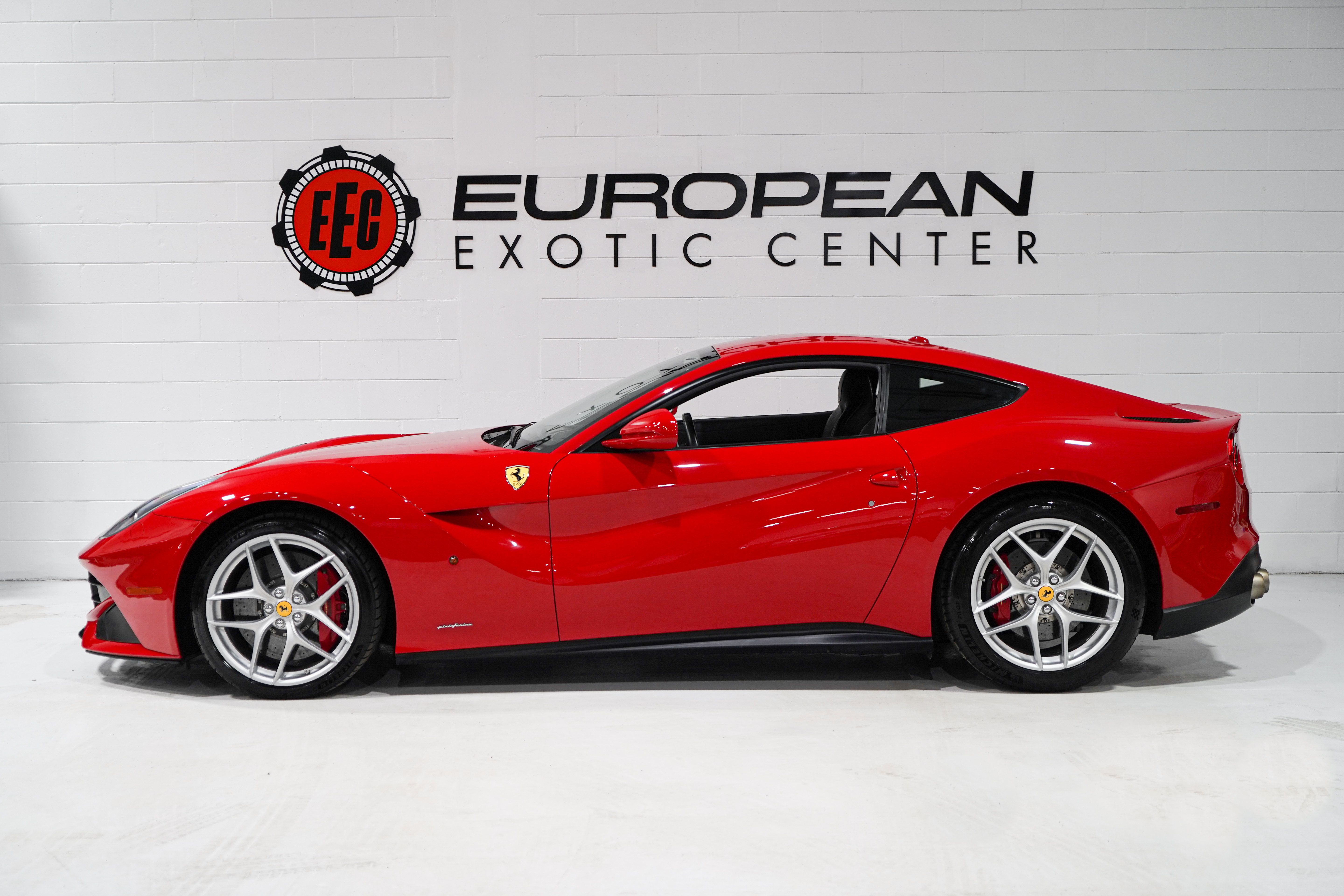 Used 2015 Ferrari F12 Berlinetta RWD image 7