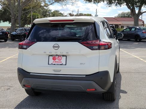 Used 2023 Nissan Rogue SV image 4