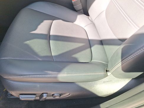 Used 2022 Toyota RAV4 Limited image 17