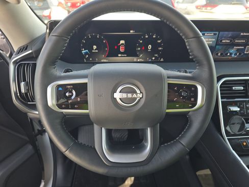 Used 2025 Nissan Armada SV image 4