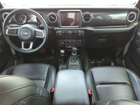 Used 2022 Jeep Wrangler Unlimited Sahara AWD/4WD image 13