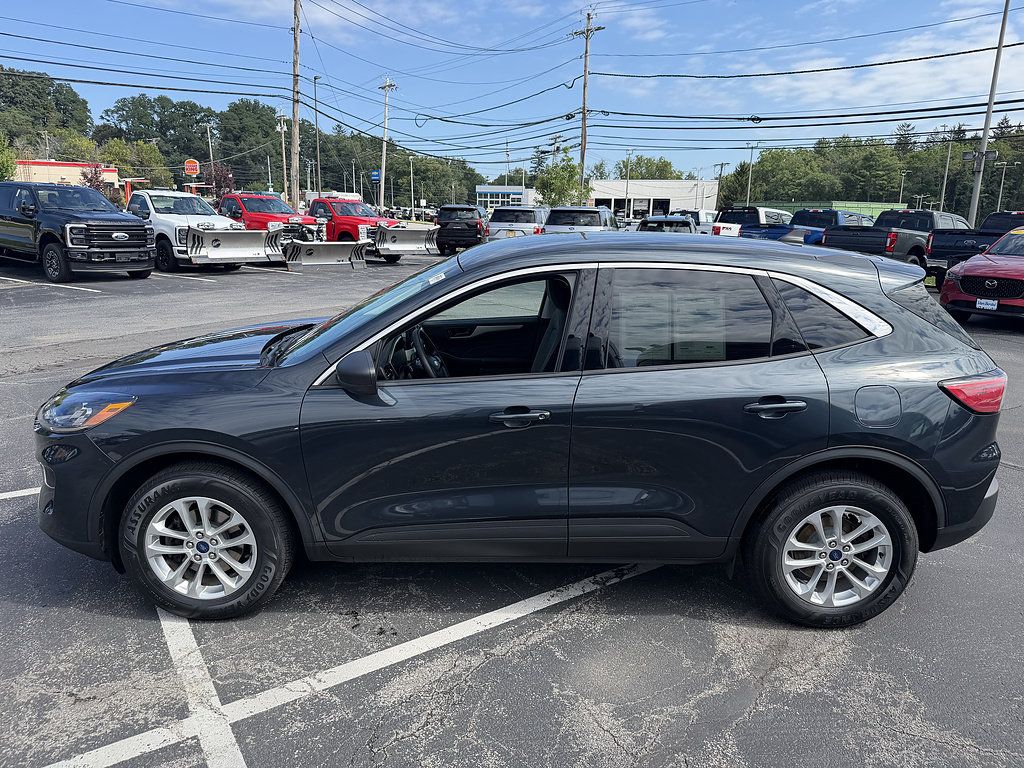 Certified 2022 Ford Escape SE w/ Cold Weather Package AWD/4WD image 3
