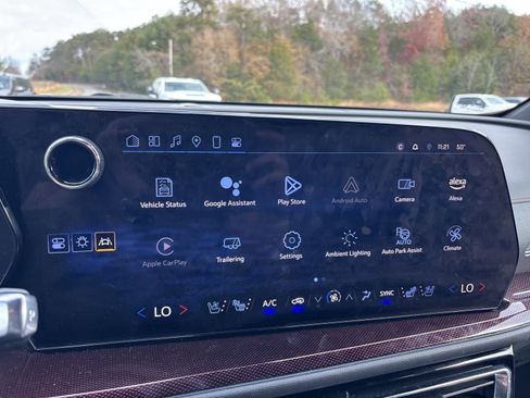 Used 2024 Chevrolet Traverse RS image 19