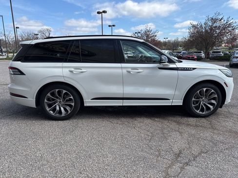 Used 2025 Lincoln Aviator 2WD w/ Jet Appearance Package image 11