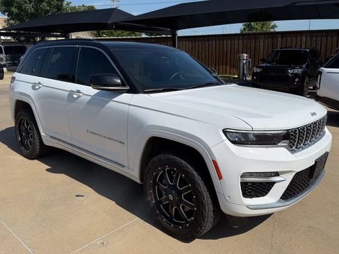 Used 2025 Jeep Grand Cherokee Summit AWD/4WD image 3