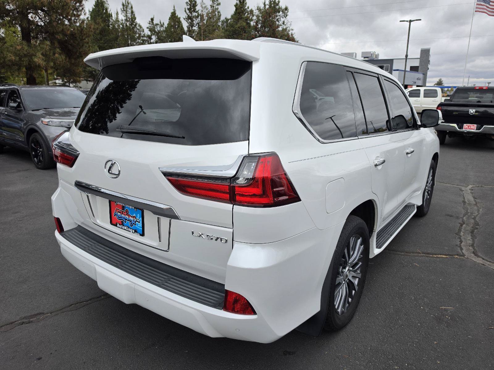 Used 2018 Lexus LX 570 4WD image 3