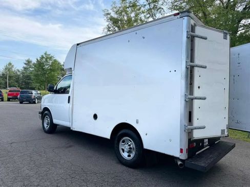 Used 2016 Chevrolet Express 3500 RWD image 5