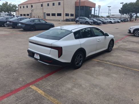 Used 2025 Kia K4 FWD image 7