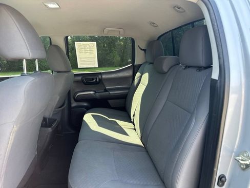 Used 2020 Toyota Tacoma SR5 AWD/4WD image 24