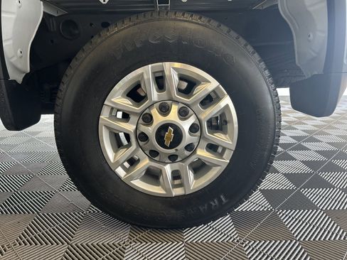 Used 2025 Chevrolet Silverado 2500 LT w/ Convenience Package AWD/4WD image 2